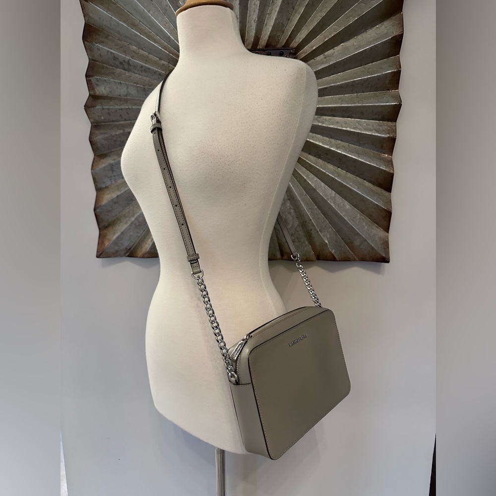 Beautiful Authentic Michael Kors Beige Grey Crossbody Handbag Purse Excellent